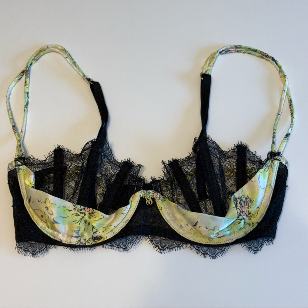 VS Designer Collection Fantasy Island Bra Set - Picture 2 of 9